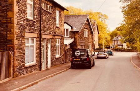 Woodland Cottage - private courtyard - Pet Friendly Retreat in the heart of Windermere - Photo 9