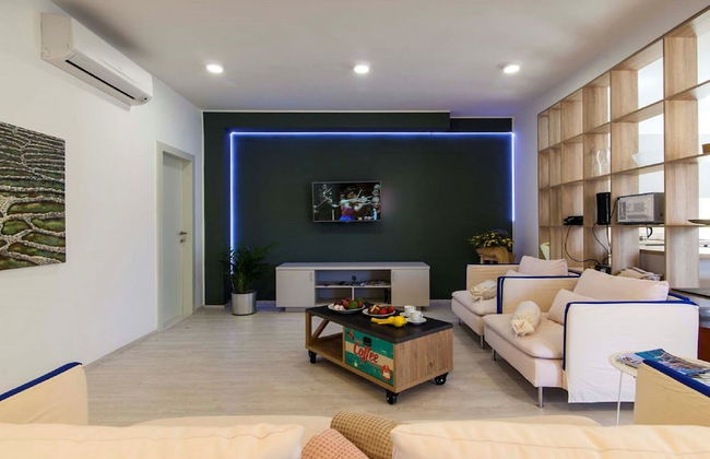 Deluxe Villa in Šibenik near Lake - Photo 15