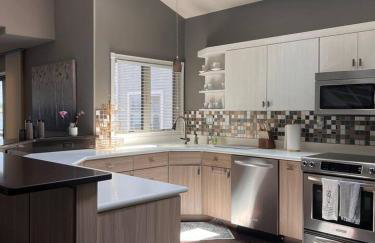 Eagle Lake Paradise! Close to ND! Sunset! Hot Tub! - Foto 47