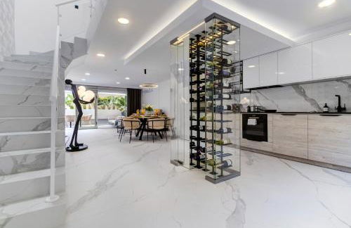 SEA VIEW I POOL I PRIVATE GARAGE I WI-FI I WINE l COFFEE - Foto 7