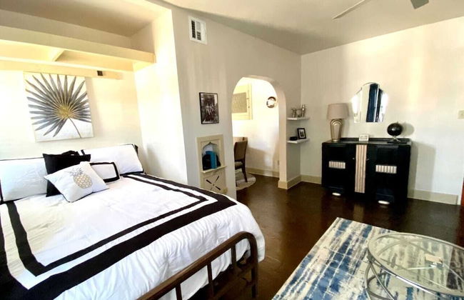 Evie's apartment - Photo 16