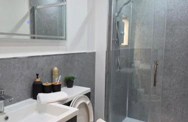 Anfield 4 min walk Sleeps 7 4BR 5Bed 3Bathrooms - Photo 39