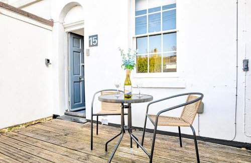 Central Canterbury Gem New Refreshed Decor Sunny Deck Outdoor Furniture FREE Parking 2BR 2BA TOP Location - Foto 67
