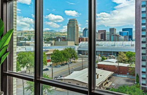 Exceptional 1BD BA-PoolHotTubGymParking- Downtown! - Foto 10
