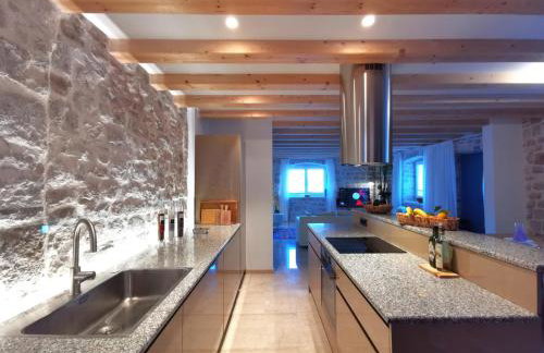 EST Villa DIOCLETIAN on Solta - luxurious villa, beachfront, private pool, outdoor BBQ, large terrace and garden, free parking - Wonderful privacy - Foto 8