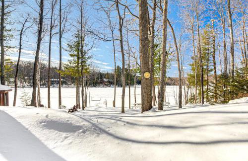 Lakefront Home with Private Beach in Rhinelander! - Foto 37