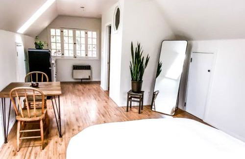 Wildland Loft Serene Mountain Retreat w Fireplace AC Fire Pit Hammock Outdoor Lounge Area Record Player Pets OK - Foto 11