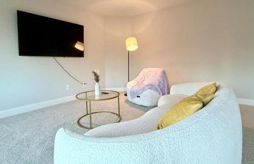 Luxury 5 Bedroom 4 bath open kitchen living room - Foto 21