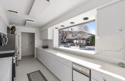 Exclusive Resort Escape - Heated Pool, Spa & Pickleball - Foto 72