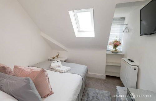 Park Views by Grandeur Property - Photo 15