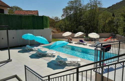 House Serenity with Pool - Foto 16