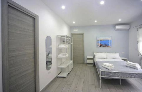 Dimora di Antonietta Room - near Train Station & Wi-Fi - Foto 17