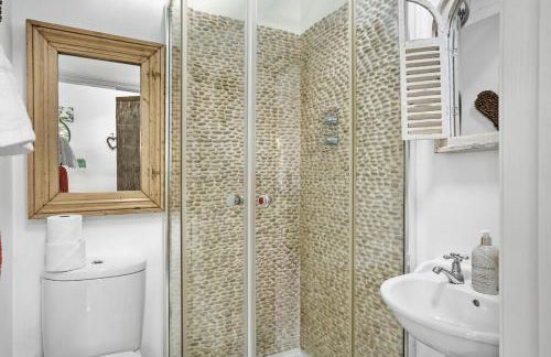 Enchanting Lodge, Cosy Hidden Gem with Woodburner - Foto 9