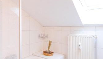 - Savanna Lodge Deluxe with Exclusive Design - Apartment 75sqm - Central Location - Terrace with View - Completely Renovated 2024 with Smart TV & Netflix - Separate Kitchen - Free Parking - Near Airport & Train - Photo 2, Shower