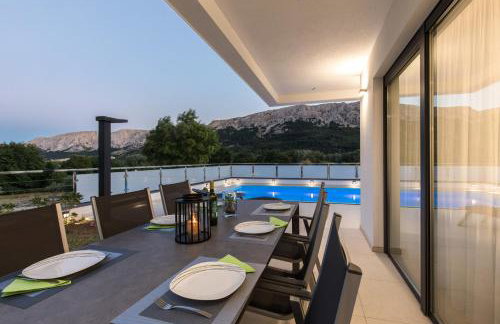 Villa Supernus with Heated Pool - Foto 42