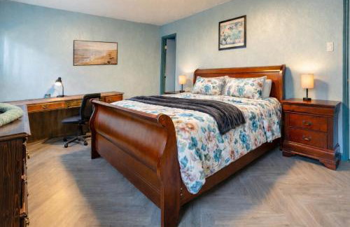 4BR Retreat with Game Room & Massage Chair - Sleeps 12 - 2 Kings - Step-Free - XL Private Patio - Foto 23