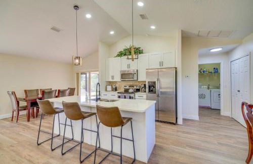 Sunny Palm Bay Home with Screened Porch Near Beaches - Foto 1