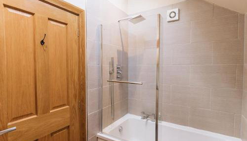 ELM HOUSE BARN - Converted Barn at the gateway to the Lake District National Park - Foto 3, Shower