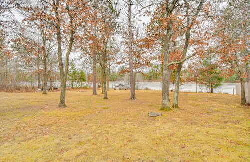 Minong Flowage Cabin with Fire Pit and Dock! - Foto 23