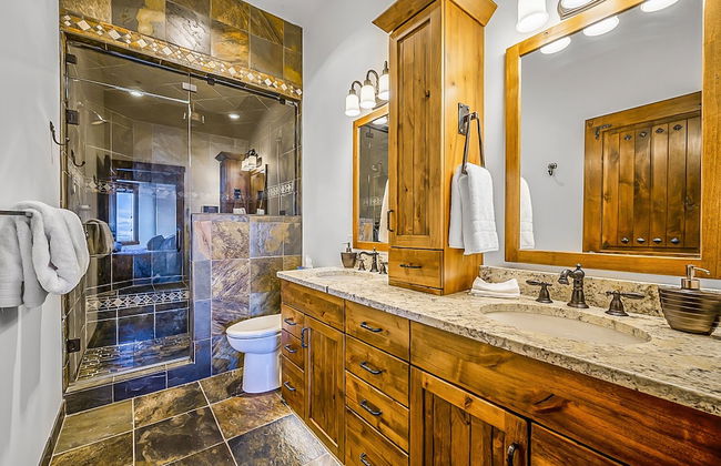 Inuksuk Lodge 4800 sq ft of Excellence - Photo 36