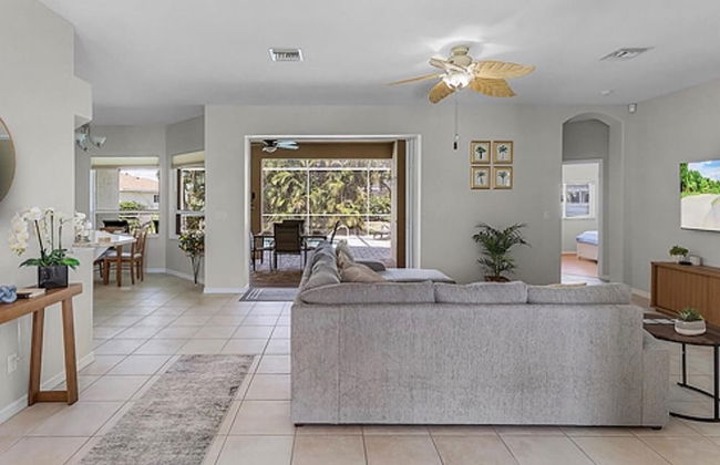 Family Friendly - Private Pool - Sleeps 10 - Foto 13