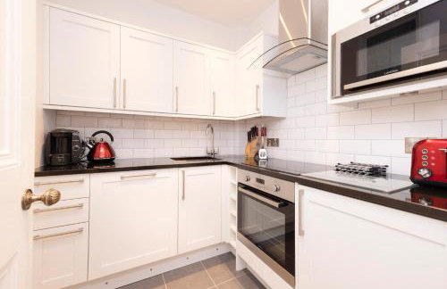JOIVY Charming 2-Bed Flat Near Edinburgh Castle - Foto 8