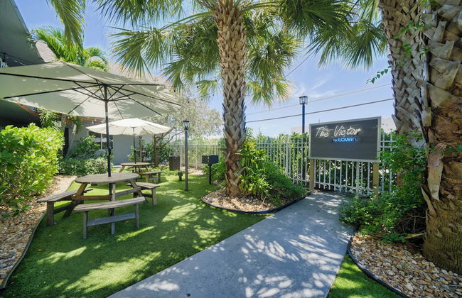 The Victor Apartments By Lowkl - Photo 1