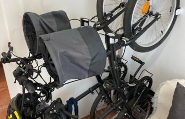 La Manga km 0, pisos estudios - planta baja - 100m de la playa - studio flats - ground floor - 100m from the beach, cada con bicis & tabla SUP, piscina & pádel & tenis & más - each with bikes & SUP board, pool & paddle & tennis & more - Foto 7