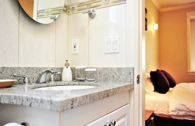 Vancouver West Private House Second Floor - Photo 3