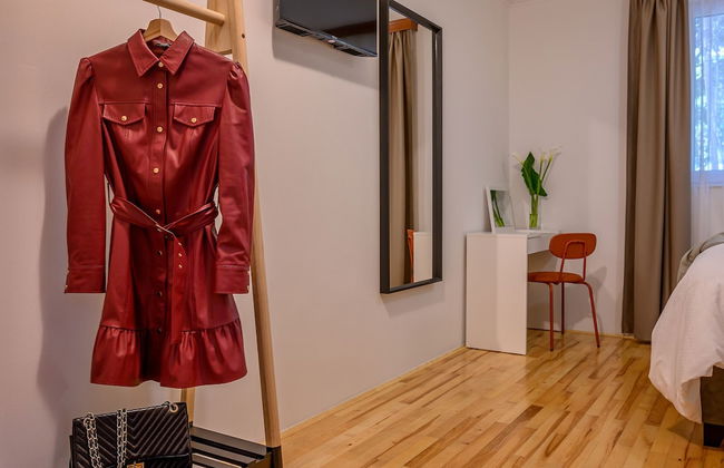 Yellow house with private parking - Photo 7