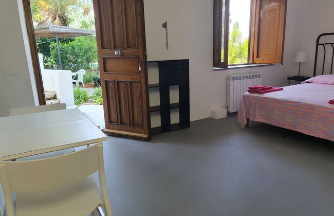 Nut House Apartment Near the sea in a Villa With Garden - Foto 2