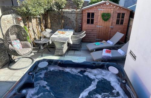 2BR Georgian home, Garden, Hot tub, Sea view, Sleeps 6 - Photo 2