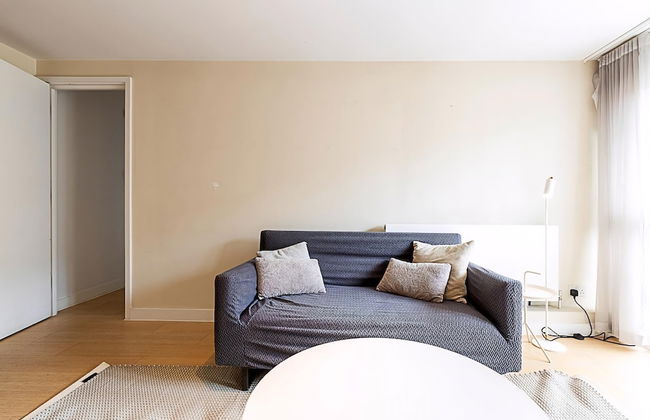 City Relay Sleek Apartment in Belgravia - Photo 8