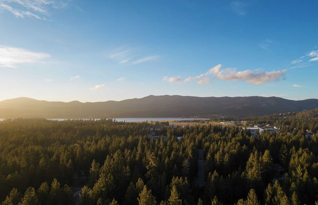 Hartwood by Avantstay Cozy Big Bear Abode w/ Spacious Deck & Stone Fireplace - Foto 21