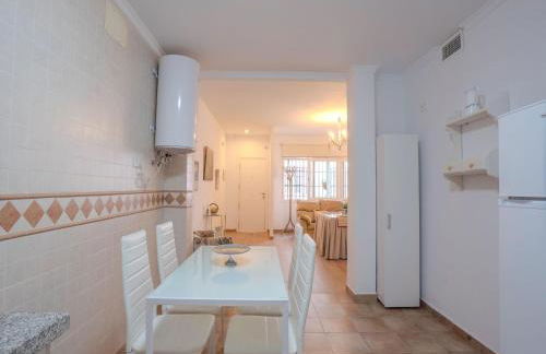 Apartment in Peñaflor with Charming Patio - Foto 16