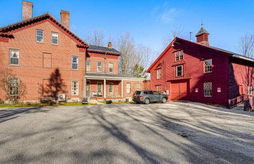 New England Hideaway on Historic 1859 Estate! - Foto 25