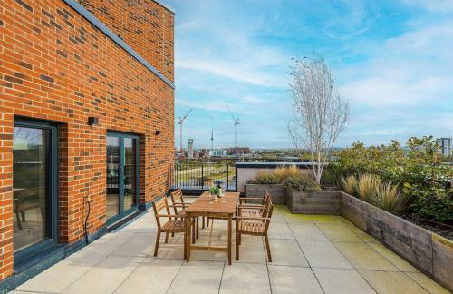 City Penthouse - Roof Terrace & Free Parking - Foto 34