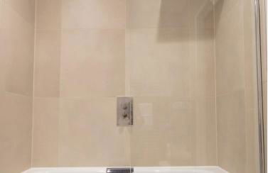 Westminster 1 bed apt with terrace and Air-Con - Photo 9