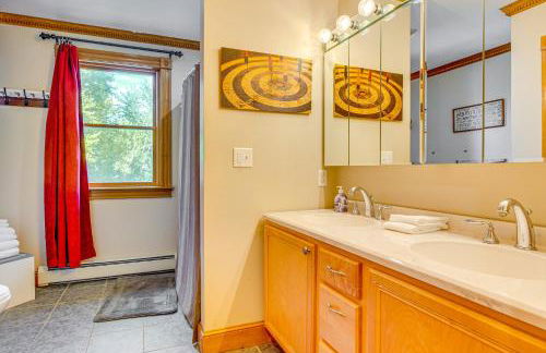 Spacious Belmont Home w/ Seasonal Pool & Grill - Foto 39