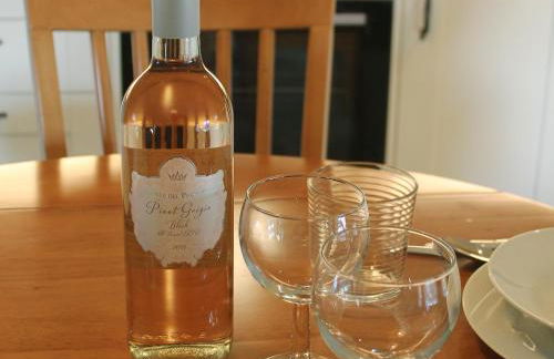 The Courtyard Suite - Photo 4