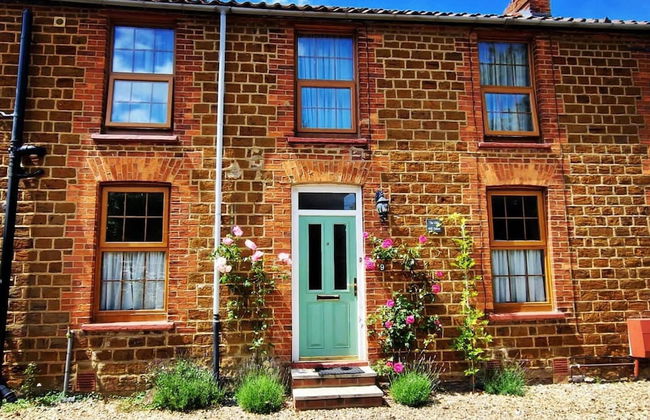 Beautiful 6-bed Dog Friendly Cottage in Heacham - Photo 1