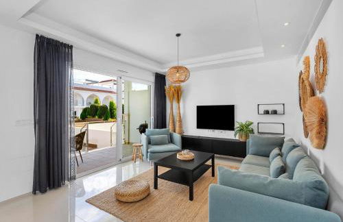 Newly Built Apartment with Direct Pool Access - Photo 14