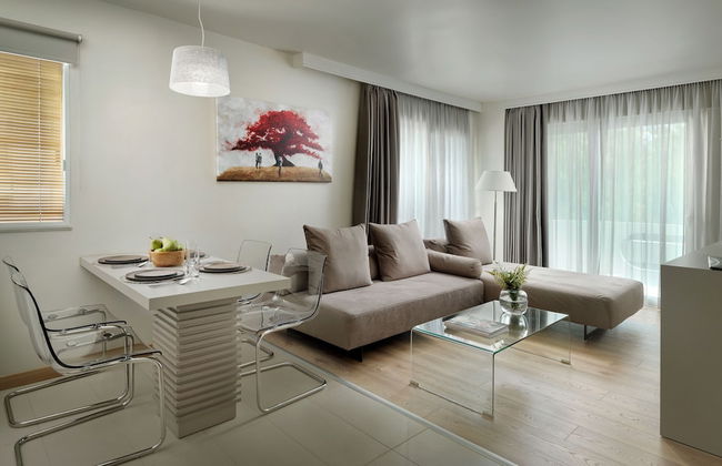 Blazer Suites Hotel - Photo 9