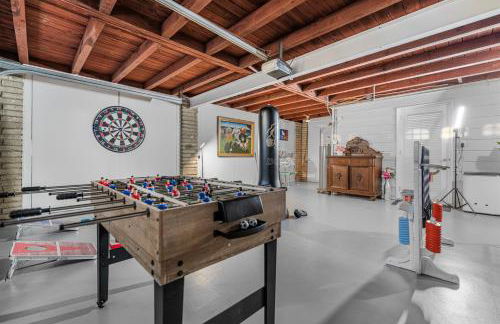 Stunning Gem Home w Heated Salt Pool & Game Room - Foto 73