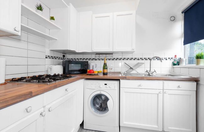 Stylish Three Bedroom House With Garden in Birmingham Suburb - Foto 16