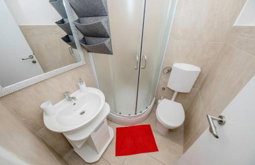 Apartments by the Beach with Pool and Lounge Beds - Miral Apartments - Foto 46