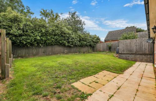 Comfortable 3-Bed Dormer Bungalow Family & Business Friendly - Photo 36