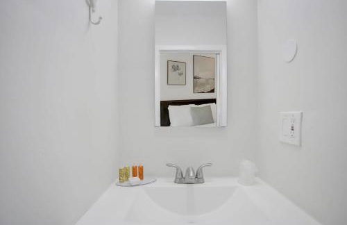 Beach Isles Modern Studio Apartment in Fort Lauderdale with Patio - Foto 15