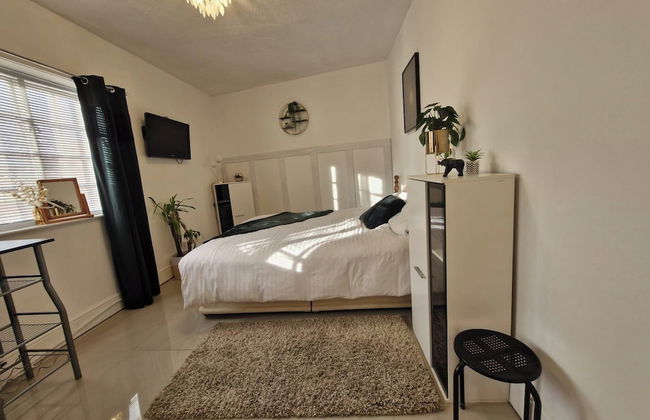 Beachside Retreat - Pets Ok - Free Parking - Photo 1