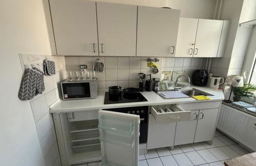 1 Zi Whg an der Universität zu Kiel-City, Alsenstrasse 17, perfekt als Schadenwohnung, eigener Parkplatz, 45 qm, große Wohnküche, , Wlan incl, perfekt möbliert, je 3 Min zur Universitätsklinik zu Kiel, Ostsee, Seebäder, - Foto 9